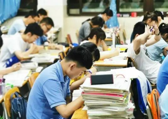 高考進(jìn)考場(chǎng)有什么要求?高考試卷試題順序都一樣嗎