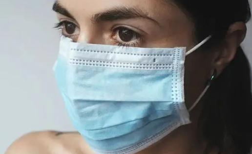 夏天經(jīng)常戴口罩會(huì)悶出痘痘嗎 夏天戴口罩有什么要注意的