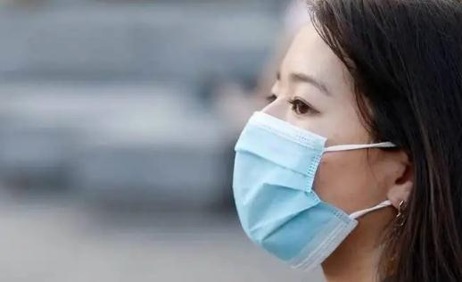 夏天經(jīng)常戴口罩會(huì)悶出痘痘嗎 夏天戴口罩有什么要注意的