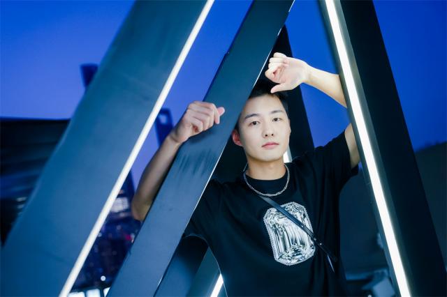 自在非凡,獨(dú)自‘凈’彩:AUGER理容工具品牌新品盛典炫酷啟程 自在非凡,獨(dú)自‘凈’彩:AUGER理容工具品牌新品盛典炫酷啟程