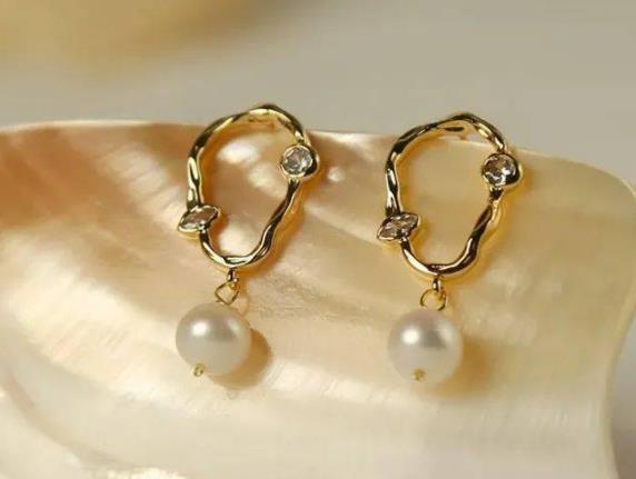 夏季怎么選擇飾品?搭配飾物注意什么?