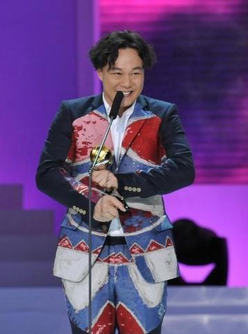 ������ײ�������Ѹ�h(yu��n)�����£�ǰ�_���_�B��ײ��2012�ﶬƴɫ���b�������^ӡ�����b