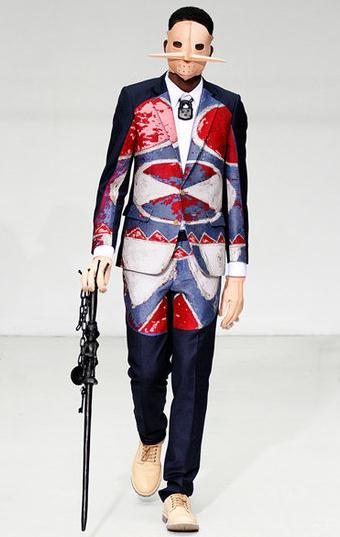 ������ײ�������Ѹ�h(yu��n)�����£�ǰ�_���_�B��ײ��2012�ﶬƴɫ���b�������^ӡ�����b