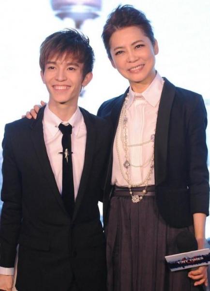 �����������ֳɱ�Ц�c���Ӱ��С�r�����_�C�l�������M��Ӱ���A�����������Ă����Y�Ϻ���