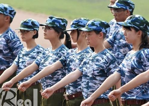 奶茶mm章澤天個(gè)人資料圖片,為什么叫奶茶妹妹,清華大學(xué)奶茶妹妹章澤天,奶茶妹妹參加軍訓(xùn)