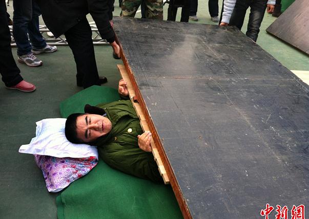 ꐹ��(bi��o)�����ؿ��^��܇��̖�ٹ����Gɫ����(�M�D)