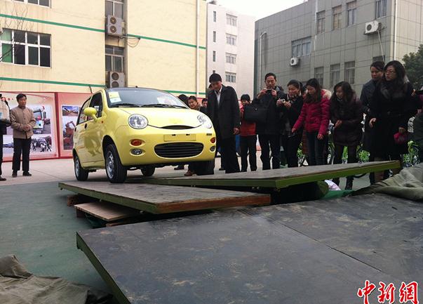 ꐹ�˱����ؿ��^��܇��̖�ٹ����Gɫ����(�M�D)