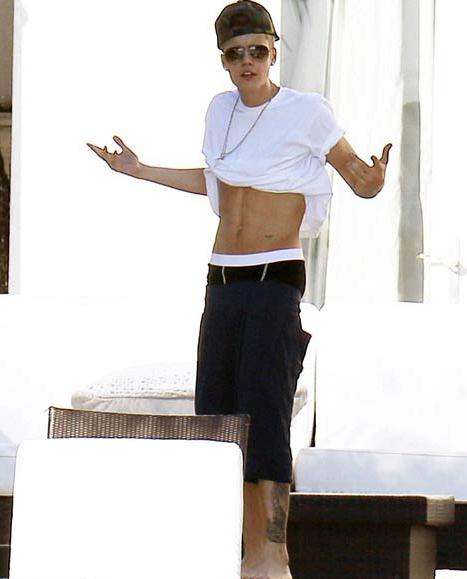 90��W�������Z˹͡-�Ȳ�һ�r�����u��Ů�۽z��18�qС����ƫ�ۺ��鲨������